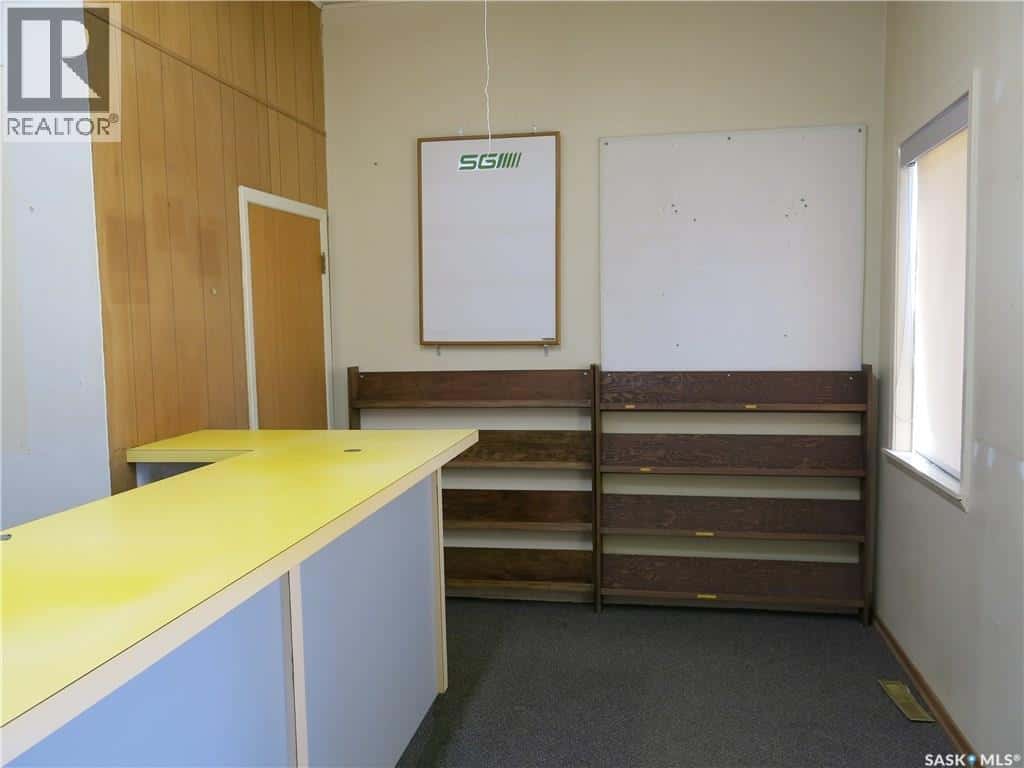 608 Main STREET — Moosomin, Saskatchewan - Photo 5 of 24