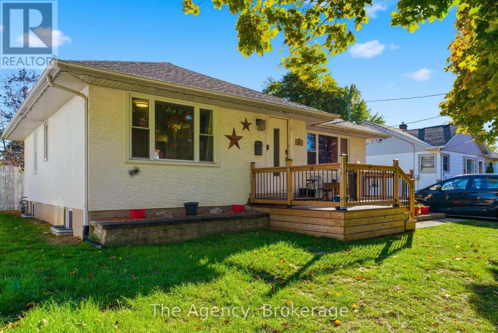 14 HEYWOOD AVENUE — St. Catharines (Bunting/Linwell), Ontario - Photo 2 of 35