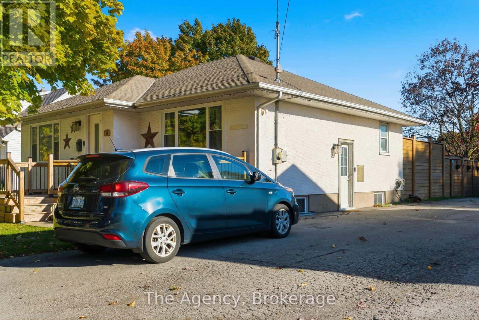 14 HEYWOOD AVENUE — St. Catharines (Bunting/Linwell), Ontario - Photo 3 of 35