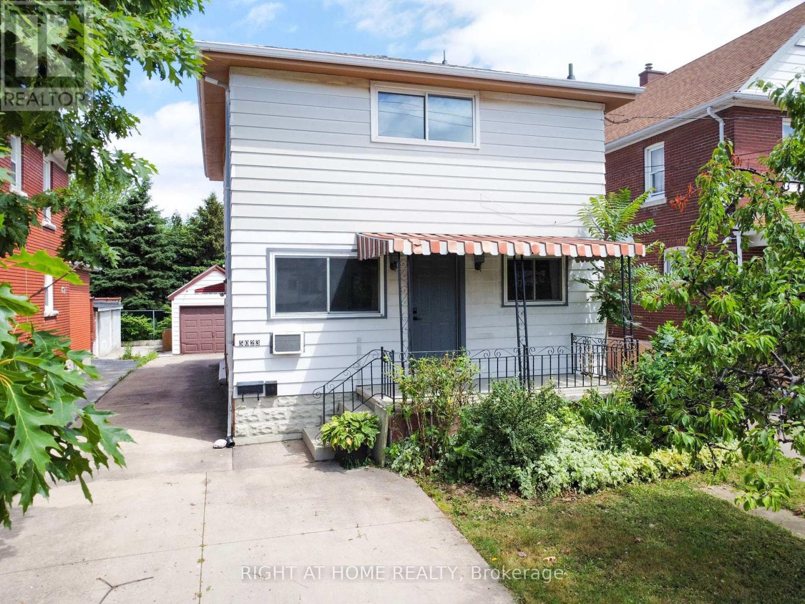 5023 KITCHENER STREET — Niagara Falls (Clifton Hill), Ontario - Main photo