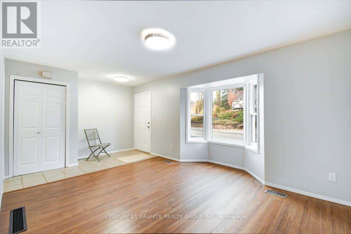 11 MONCK STREET — Bancroft (Bancroft Ward), Ontario - Photo 2 of 38