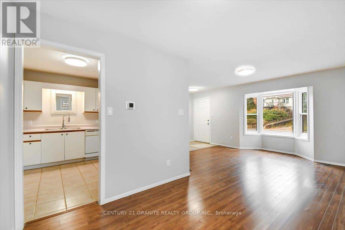 11 MONCK STREET — Bancroft (Bancroft Ward), Ontario - Photo 4 of 38