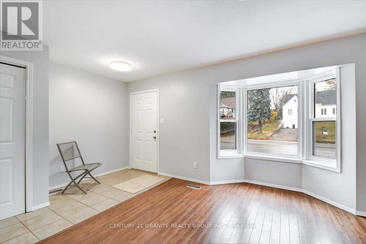 11 MONCK STREET — Bancroft (Bancroft Ward), Ontario - Photo 5 of 38