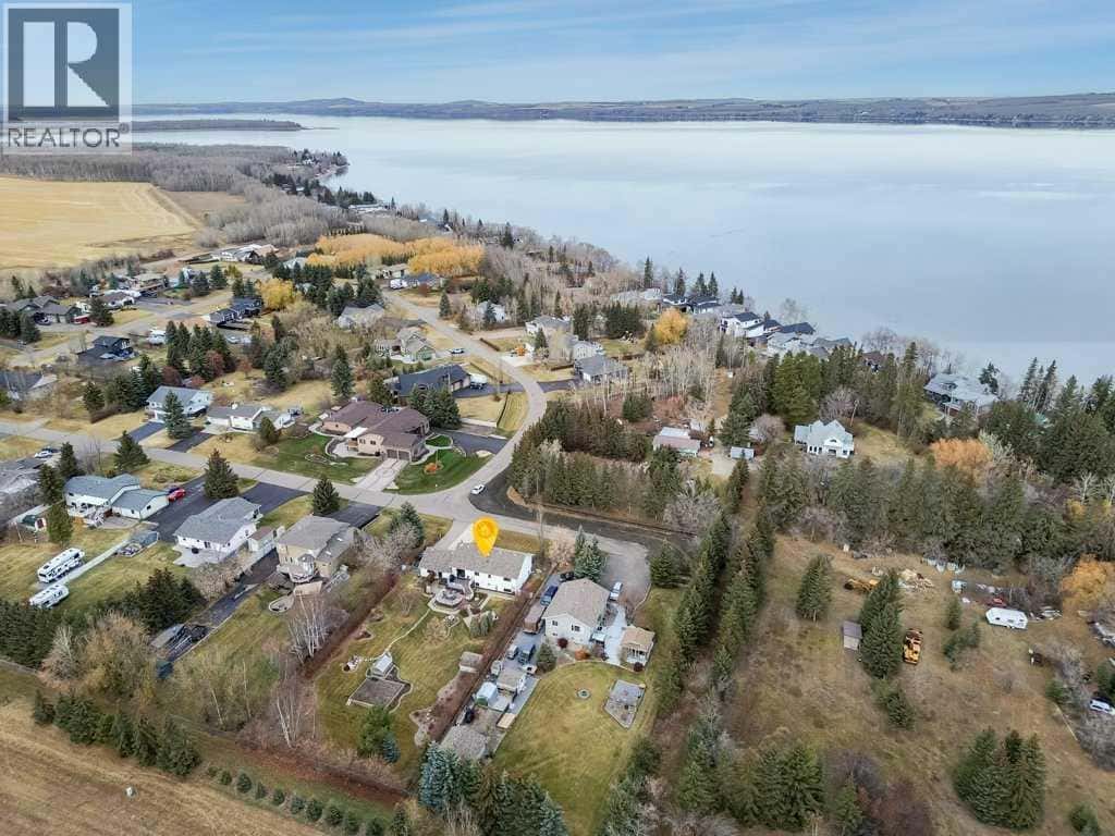 45 Ravenscrag Crescent N — Norglenwold, Alberta - Photo 5 of 37