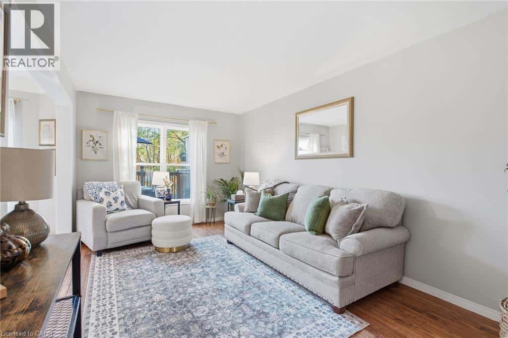 10 SWAYZE Court — Smithville, Ontario - Photo 2 of 40