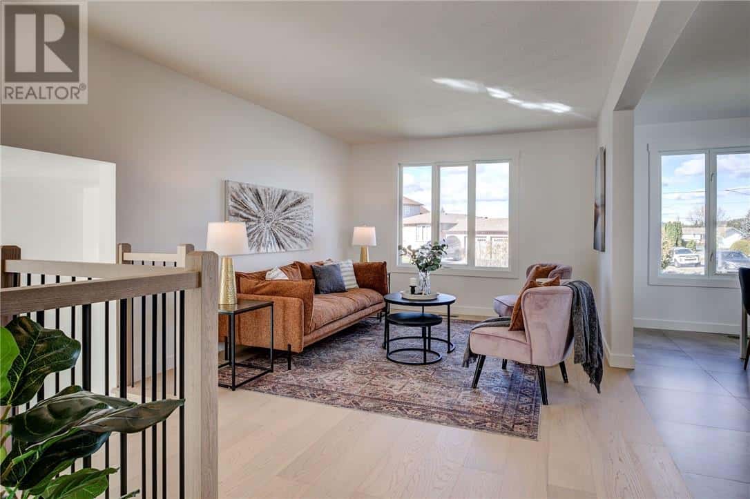 221 Ray Street — Wahnapitae, Ontario - Photo 4 of 30