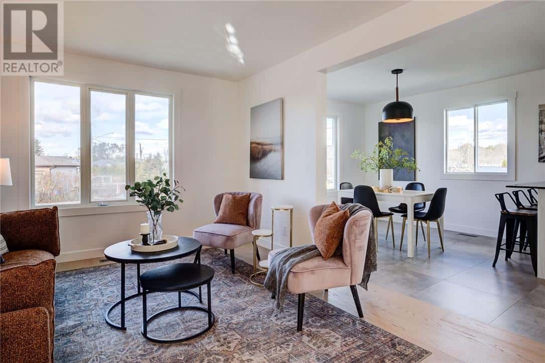 221 Ray Street — Wahnapitae, Ontario - Photo 5 of 30