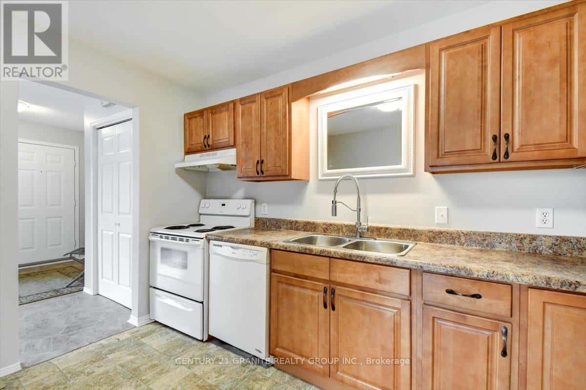 13 MONCK STREET — Bancroft (Bancroft Ward), Ontario - Photo 3 of 39