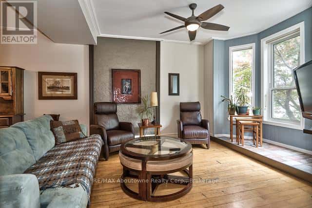 19 OXFORD STREET — Hamilton (Strathcona), Ontario - Photo 5 of 30