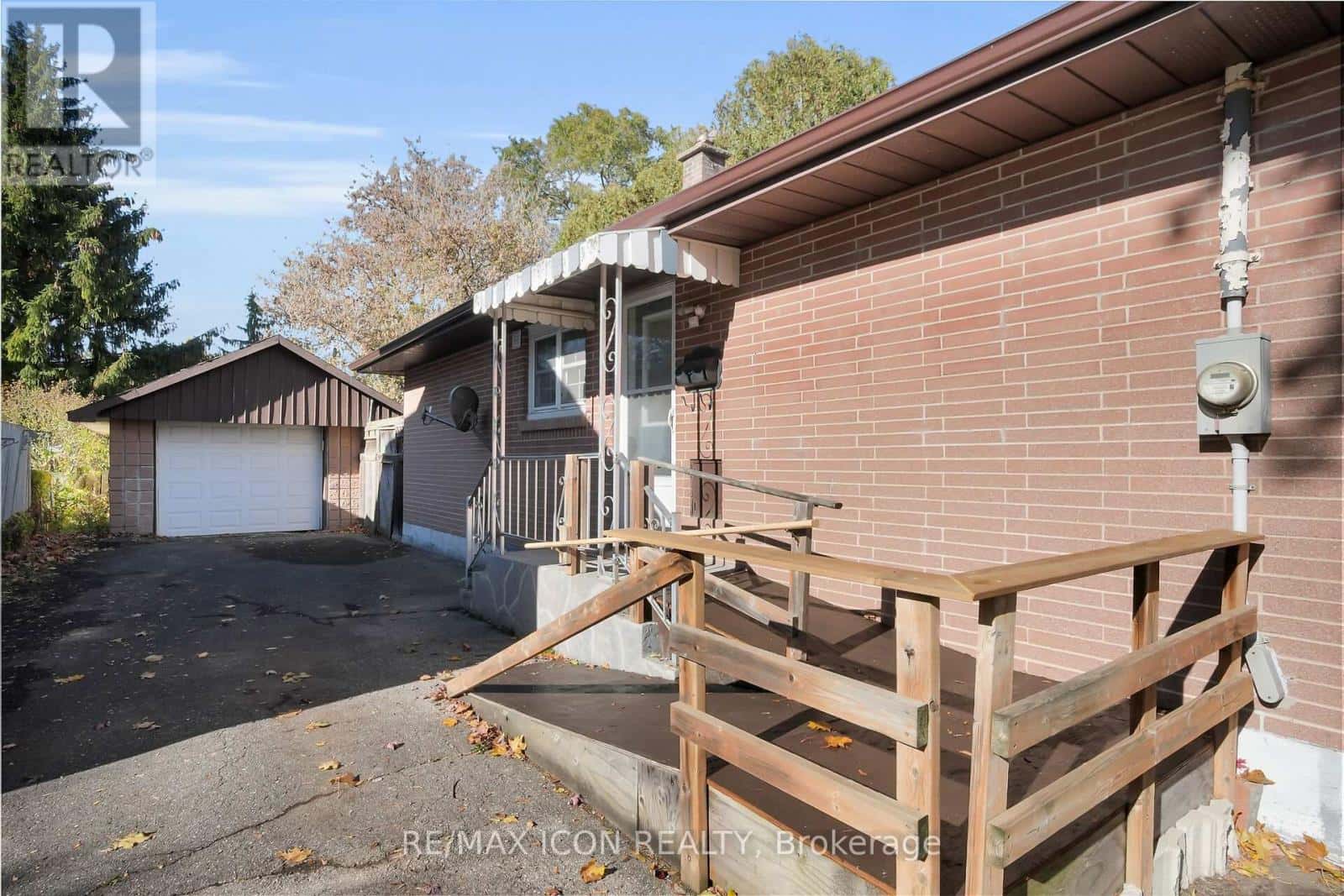 115 MARLBOROUGH AVENUE — London South (South I), Ontario - Photo 3 of 35