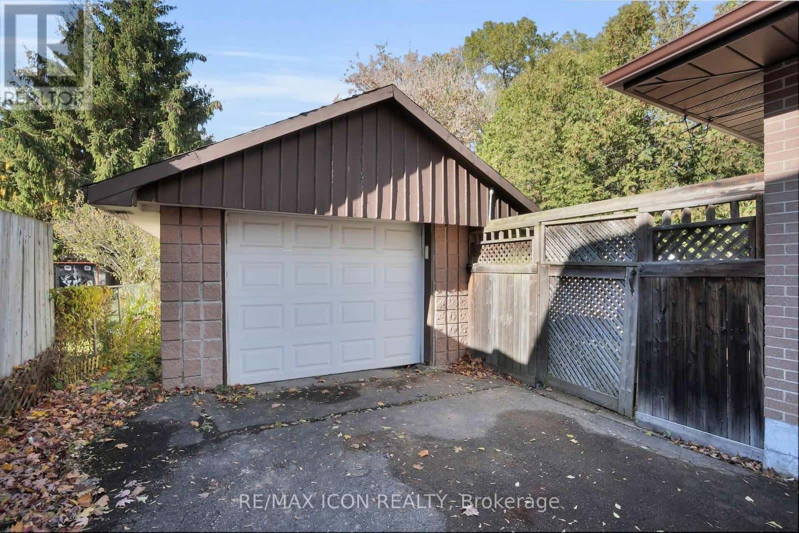 115 MARLBOROUGH AVENUE — London South (South I), Ontario - Photo 4 of 35