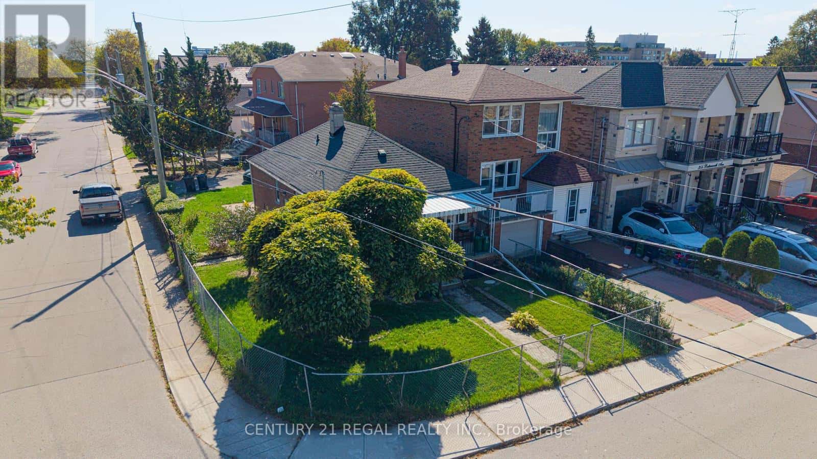 39 BUTTERWORTH AVENUE — Toronto (Oakridge), Ontario - Photo 2 of 32