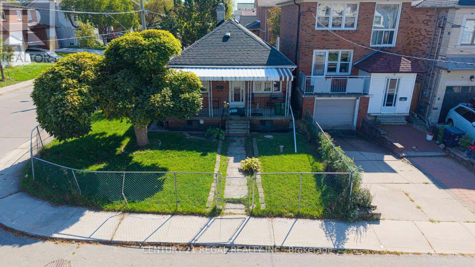 39 BUTTERWORTH AVENUE — Toronto (Oakridge), Ontario - Photo 3 of 32