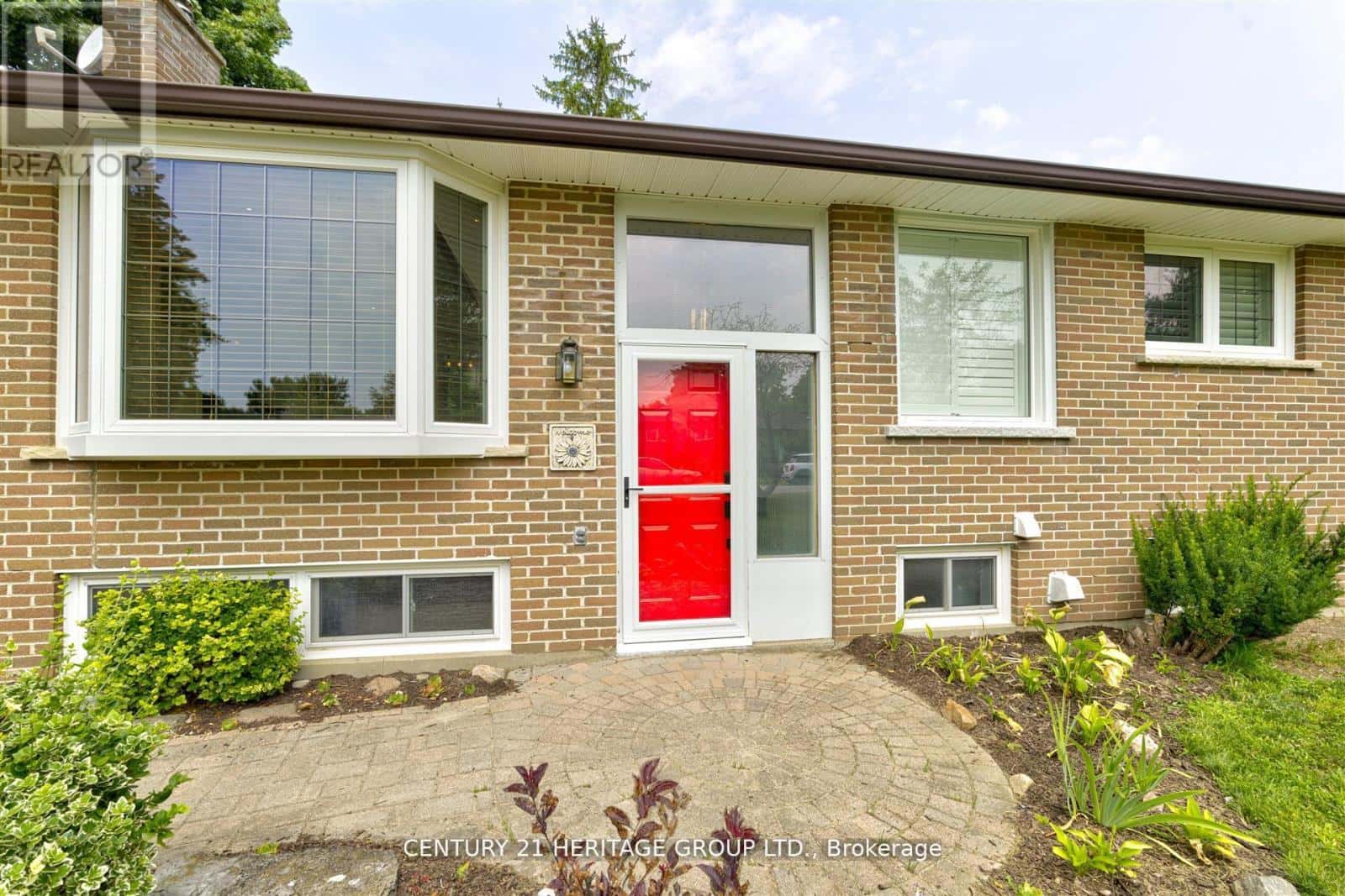 10 BACHLY CRESCENT — King (Pottageville), Ontario - Photo 2 of 49