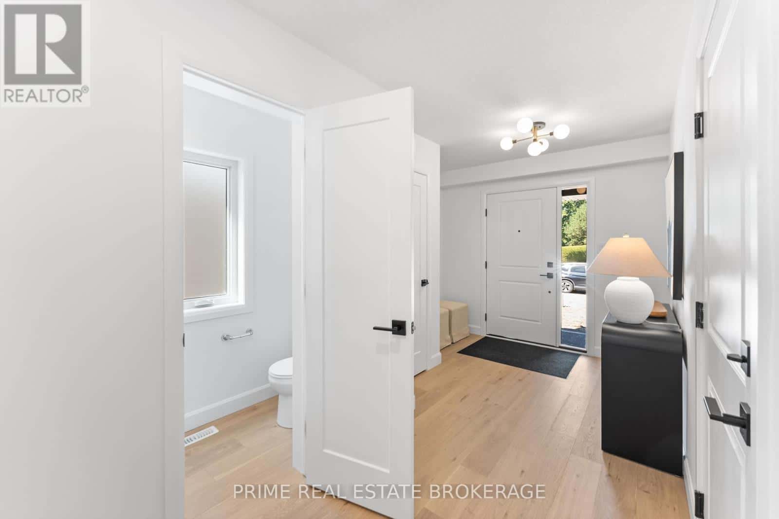 8 - 177 CHESTNUT STREET — Lucan Biddulph (Lucan), Ontario - Photo 4 of 26