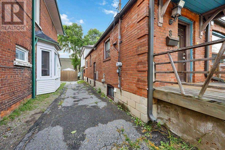 8 COBALT STREET — Toronto (Mount Dennis), Ontario - Photo 5 of 11