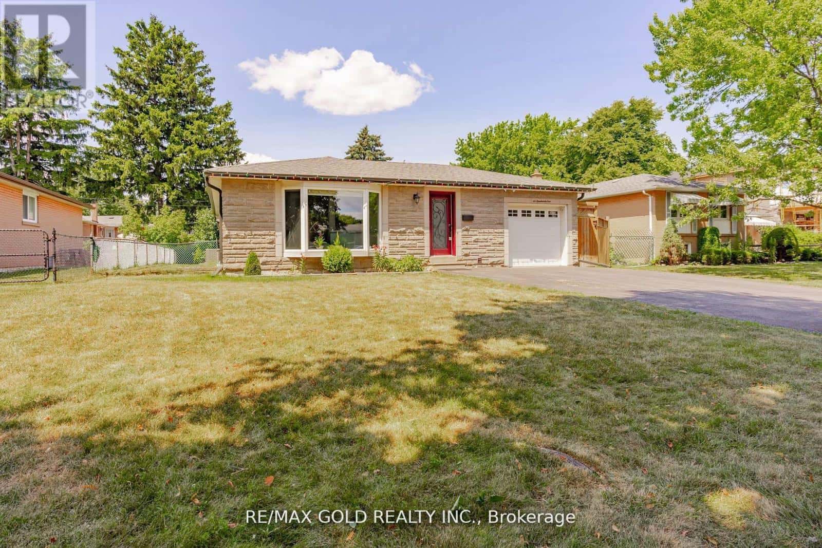 10 BROOKDALE CRESCENT — Brampton (Avondale), Ontario - Photo 2 of 49