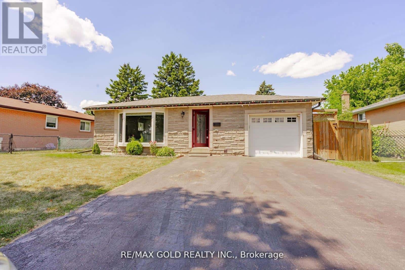 10 BROOKDALE CRESCENT — Brampton (Avondale), Ontario - Photo 3 of 49