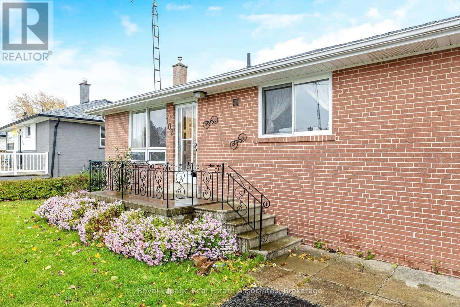 102 LONGFIELD ROAD — Halton Hills (AC Acton), Ontario - Photo 3 of 32