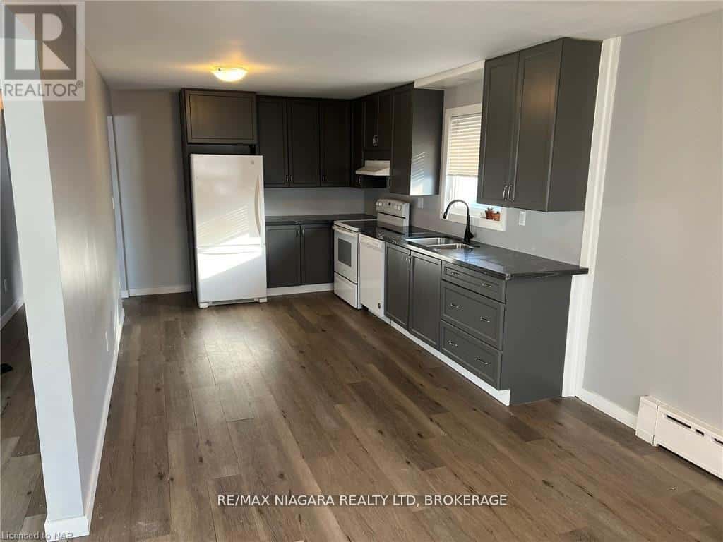 MAIN - 34 ST. GEORGE STREET — St. Catharines (Facer), Ontario - Photo 3 of 16