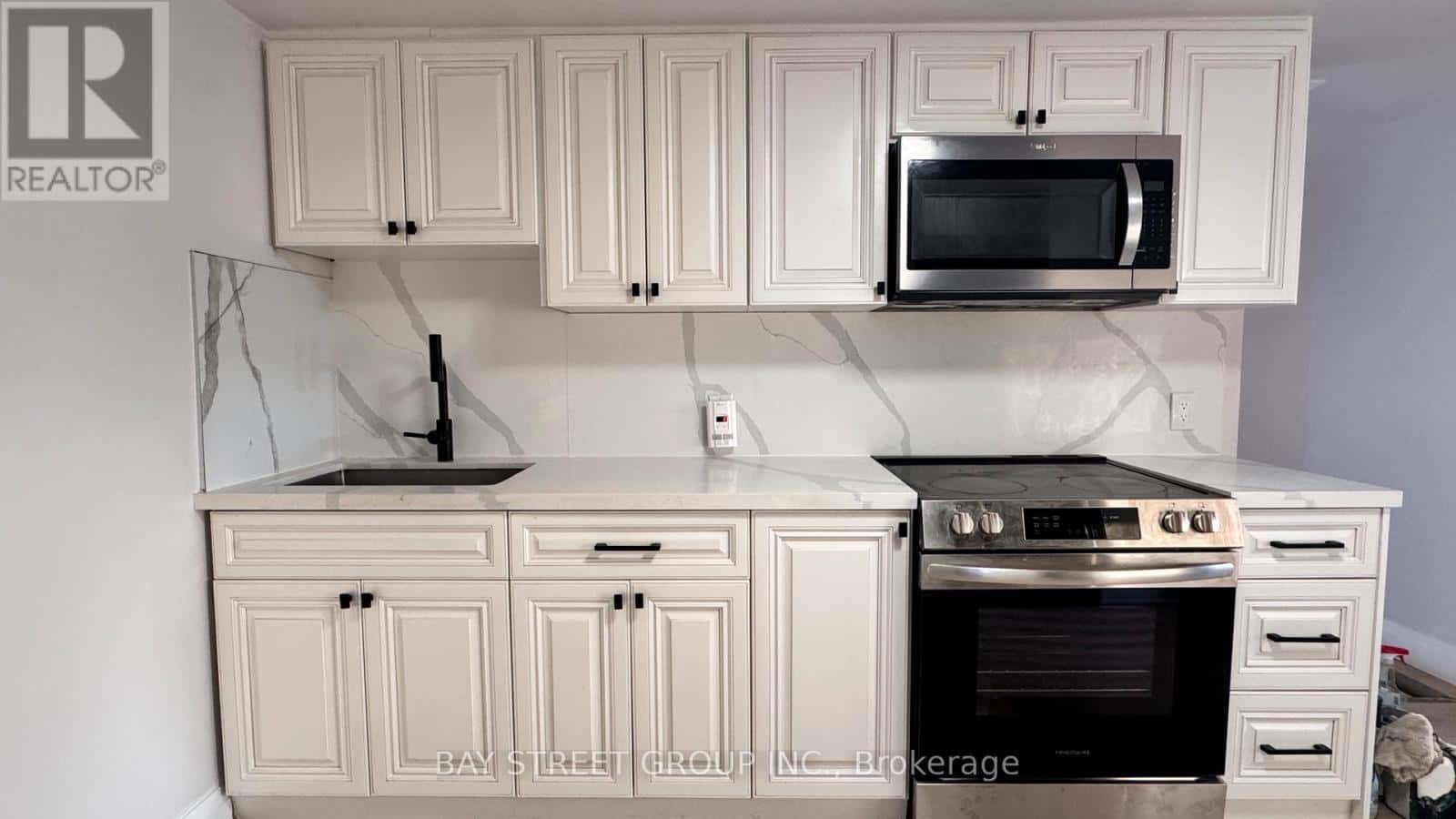 UNIT C - 5731 STANLEY AVENUE — Niagara Falls (Hospital), Ontario - Photo 2 of 17