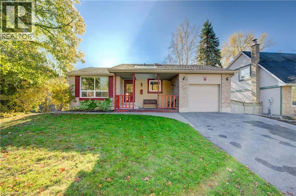 940 ELGIN Street — Newmarket, Ontario - Photo 3 of 50