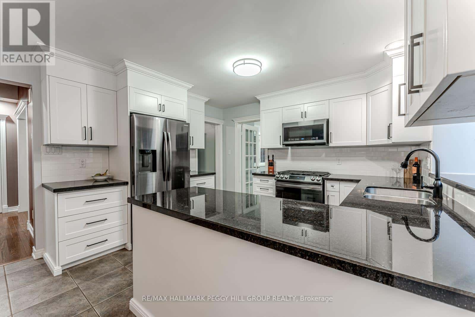 1096 SUNNIDALE ROAD — Springwater (Centre Vespra), Ontario - Photo 4 of 34