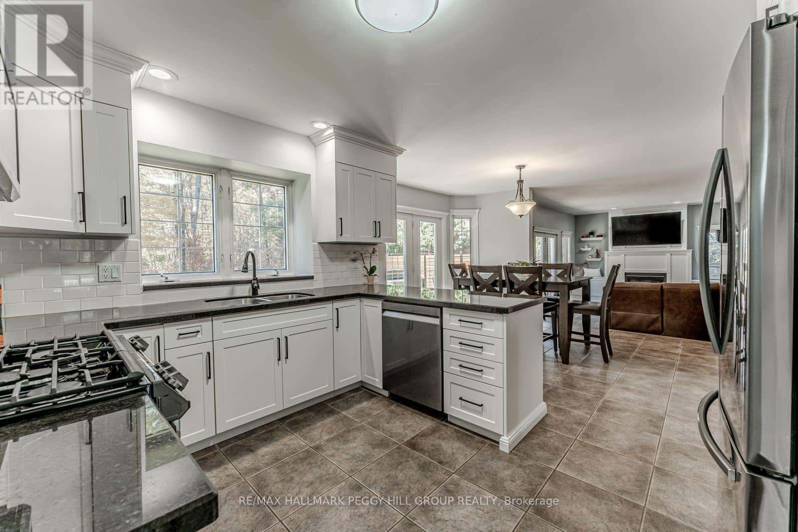 1096 SUNNIDALE ROAD — Springwater (Centre Vespra), Ontario - Photo 5 of 34