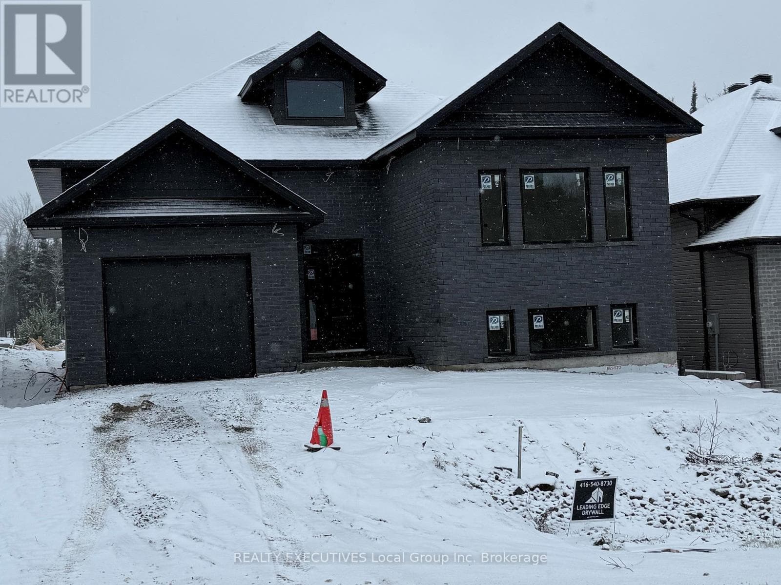 101 TOWER DRIVE — North Bay (Airport), Ontario - Main photo