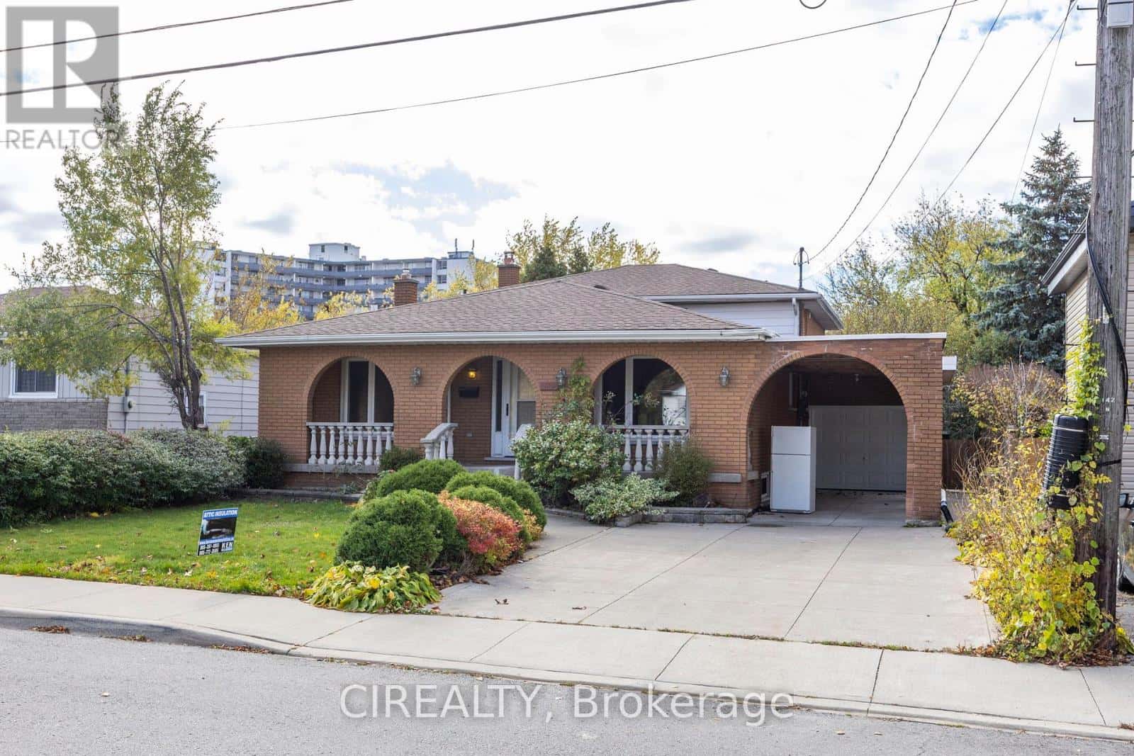 142 NORRIE AVENUE — Hamilton (Balfour), Ontario - Photo 2 of 36