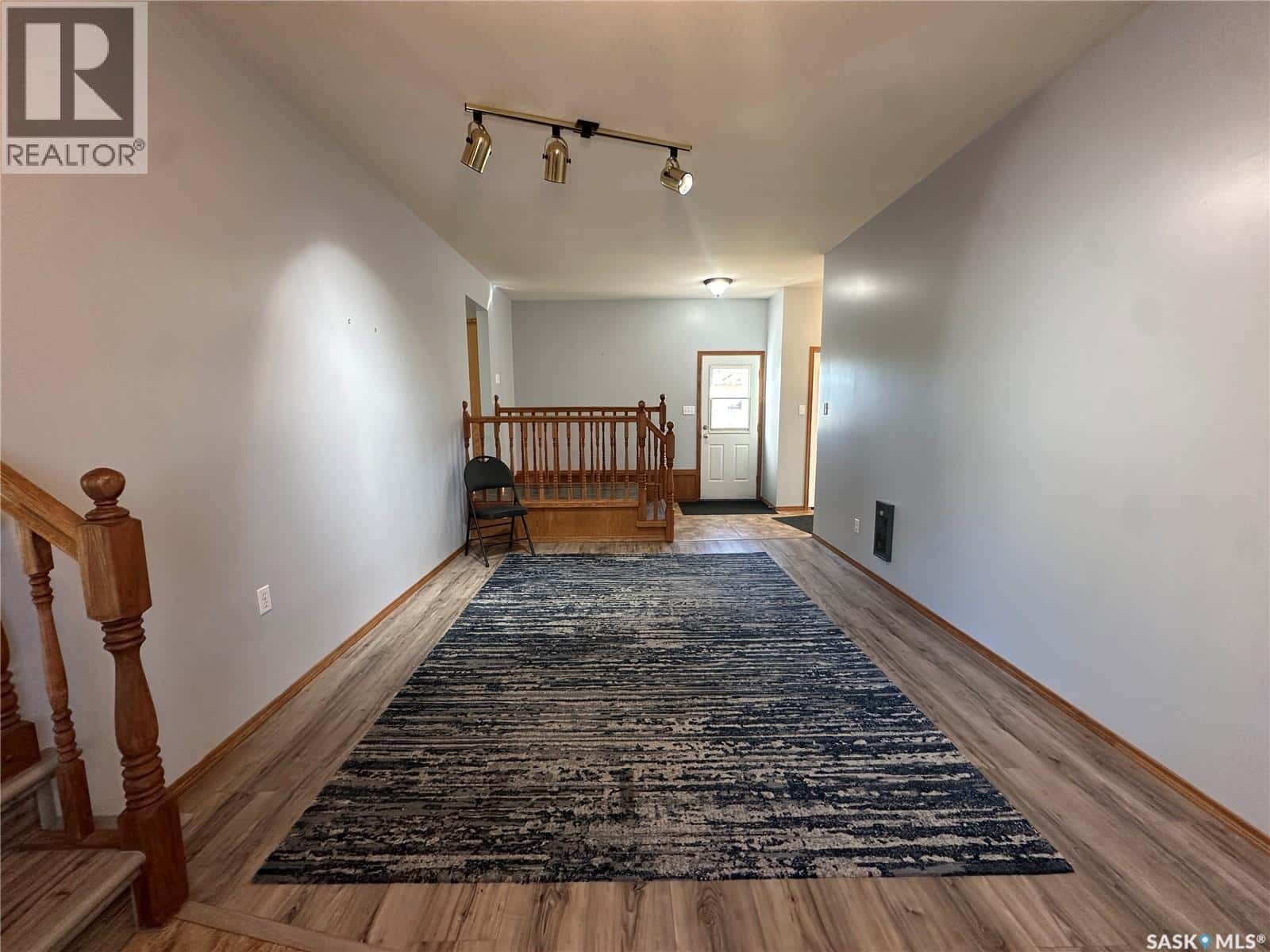 142 Coronation DRIVE — Canora, Saskatchewan - Photo 3 of 49