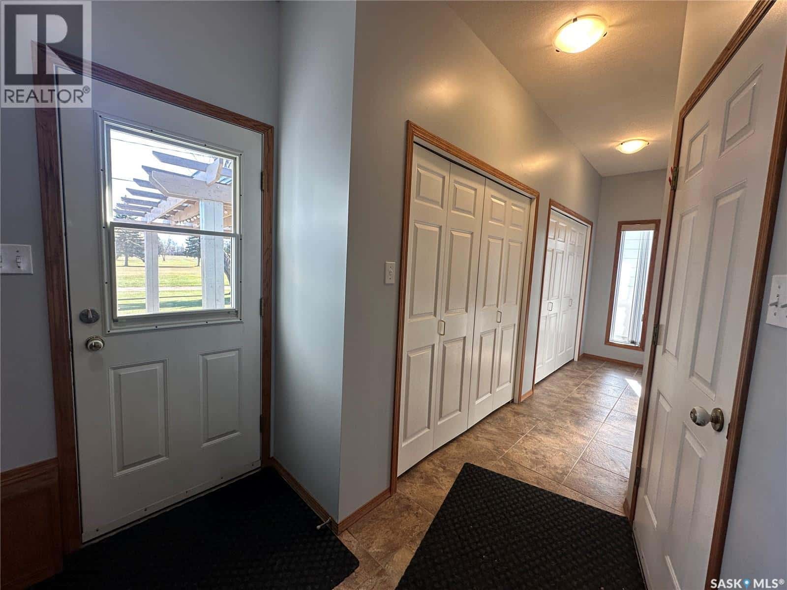 142 Coronation DRIVE — Canora, Saskatchewan - Photo 5 of 49