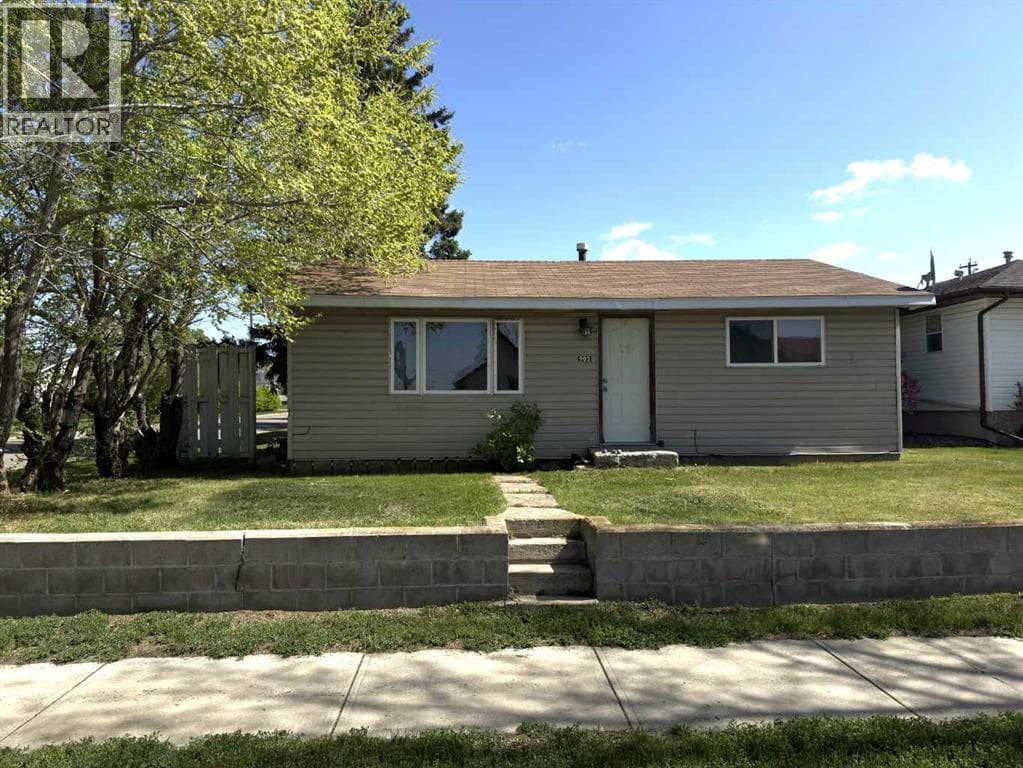 902 7 Avenue — Wainwright, Alberta - Main photo