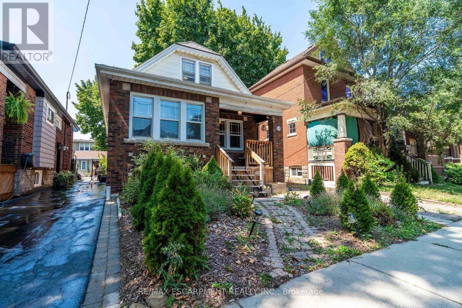 228 Province Street South