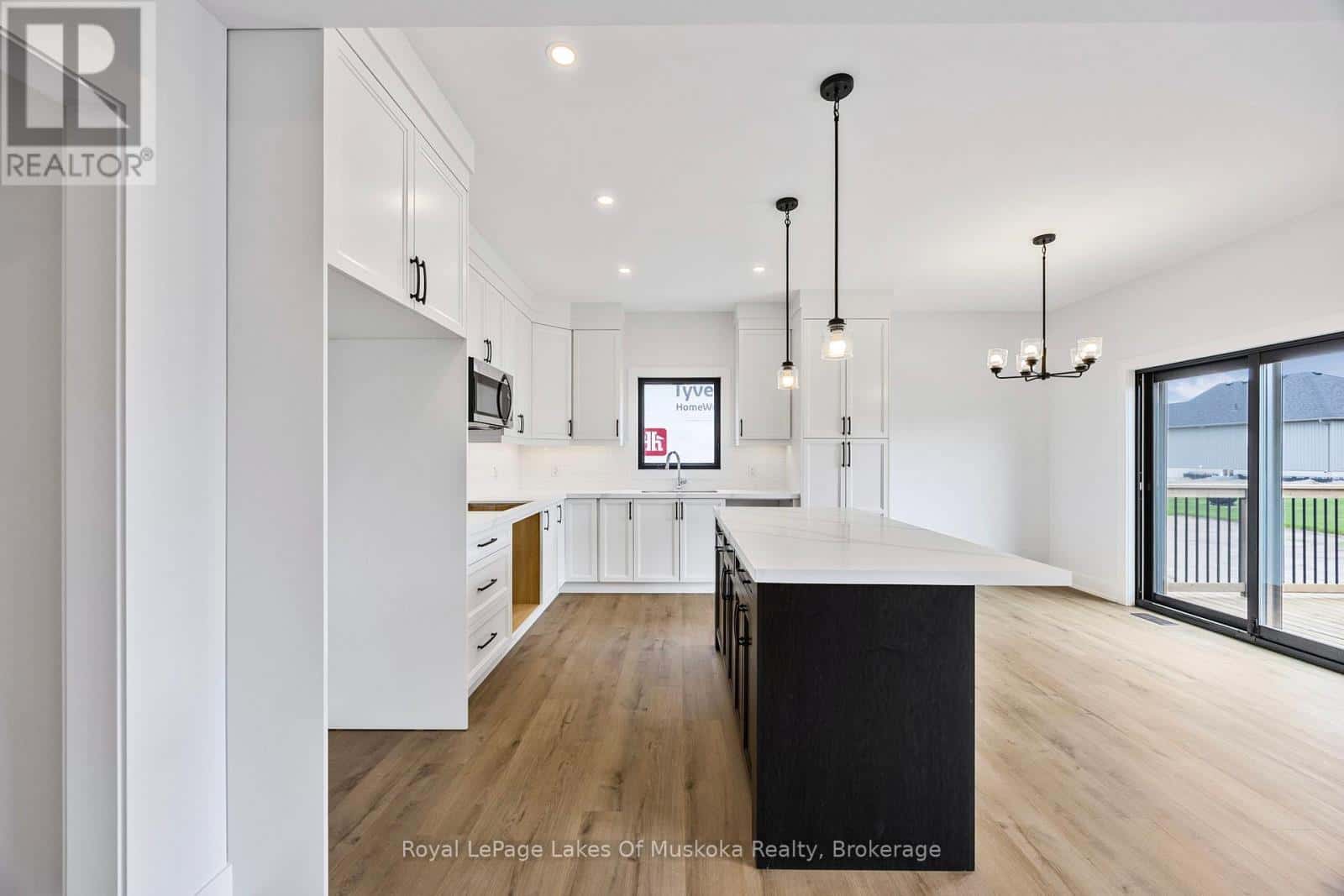 116 BRANDON AVENUE — Severn (Coldwater), Ontario - Photo 5 of 14