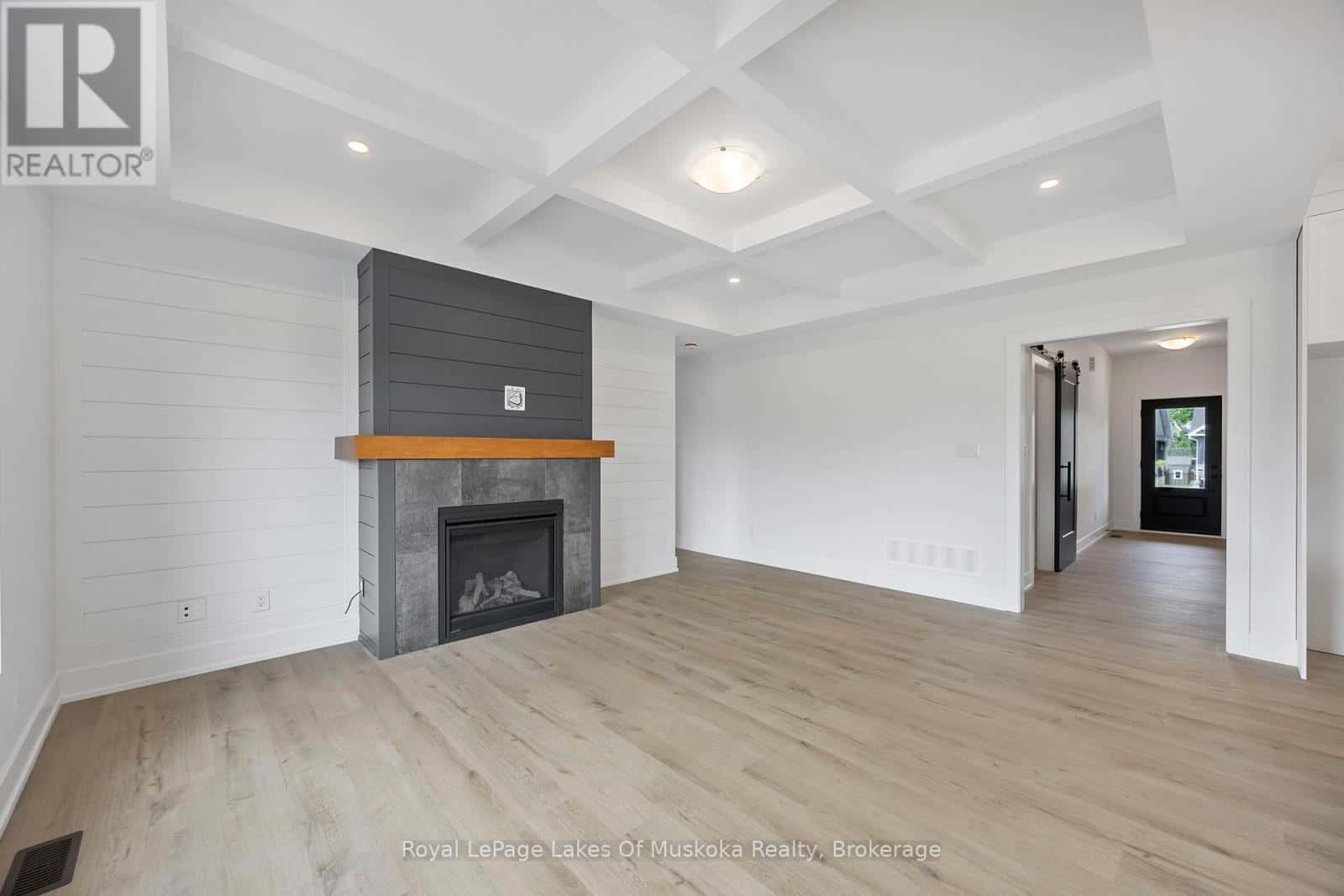 116 BRANDON AVENUE — Severn (Coldwater), Ontario - Photo 2 of 14