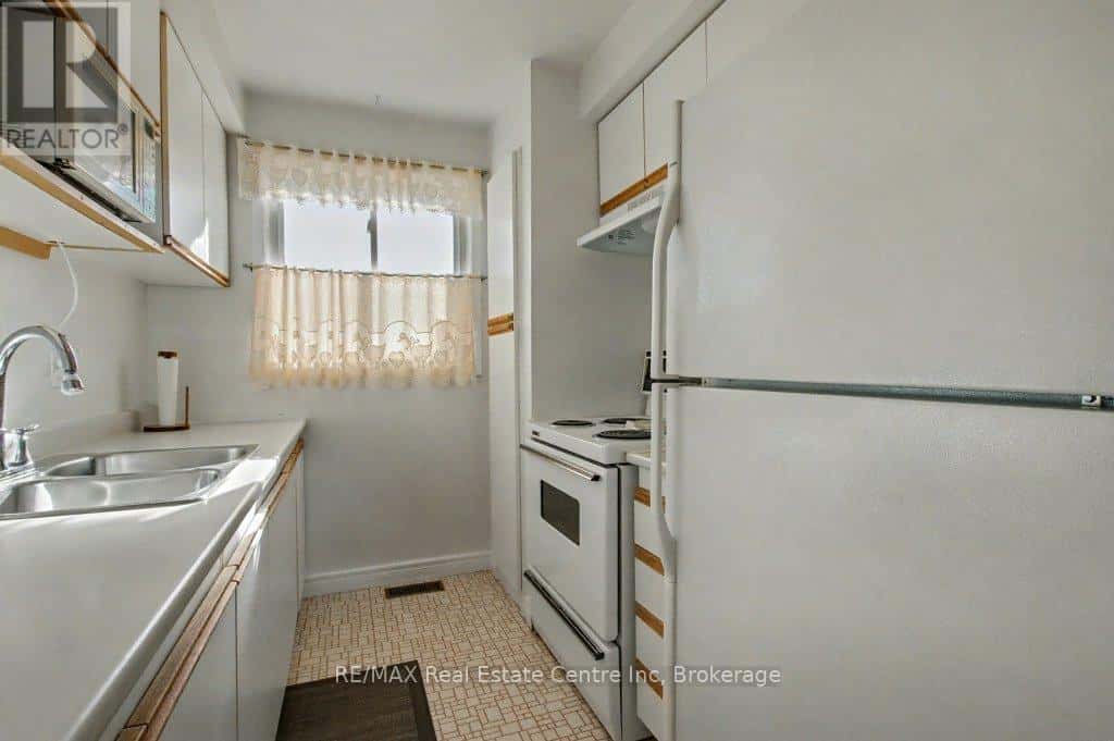 205 - 31 GREENGATE ROAD — Guelph (Junction/Onward Willow), Ontario - Photo 2 of 33