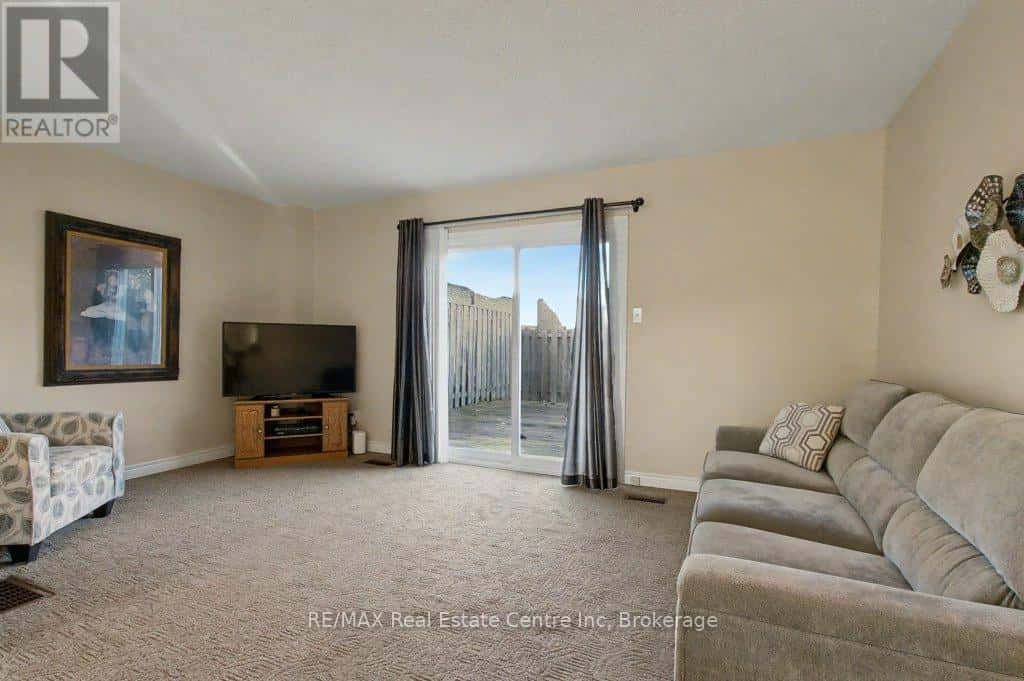 205 - 31 GREENGATE ROAD — Guelph (Junction/Onward Willow), Ontario - Photo 4 of 33