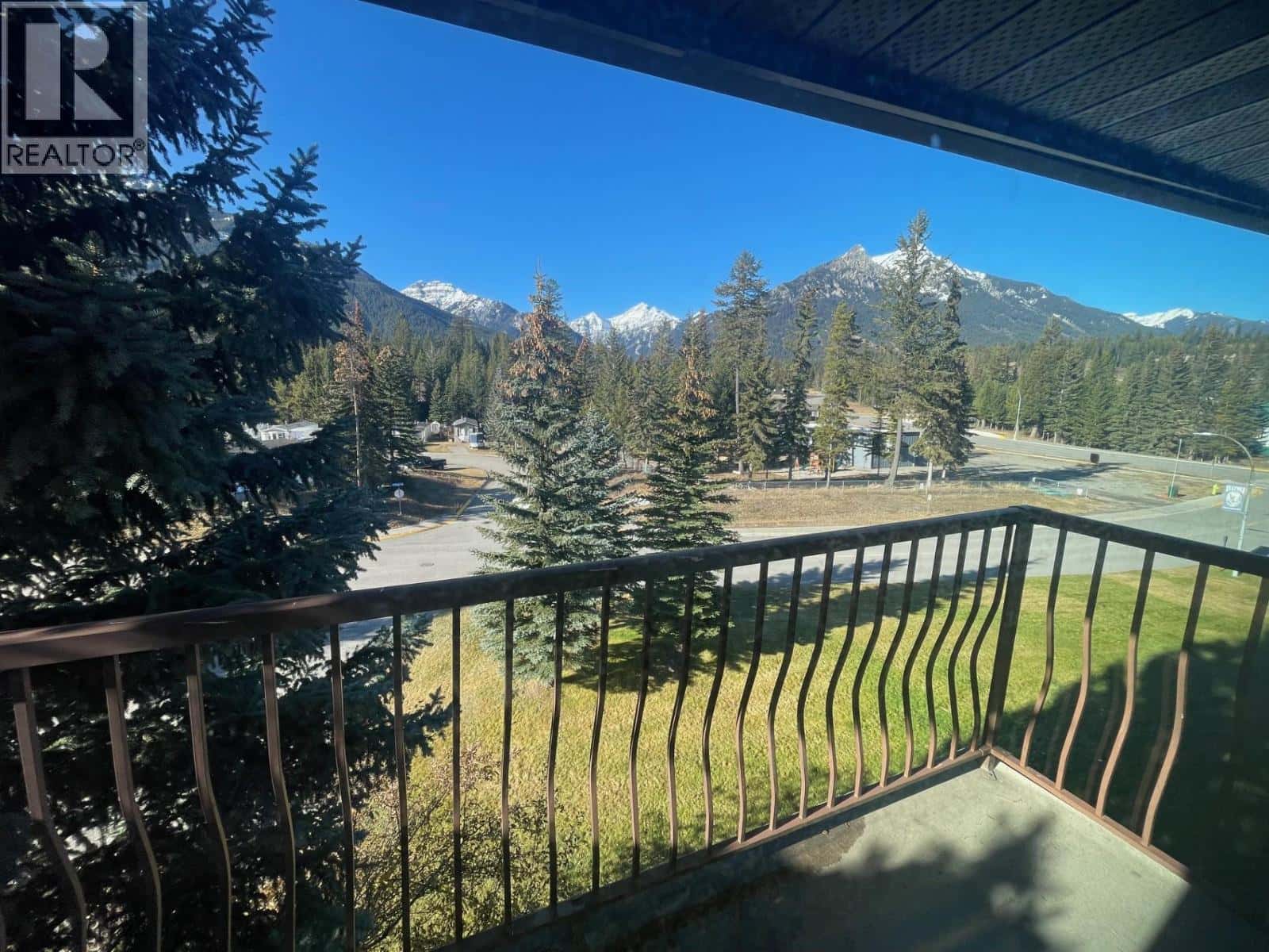 10 Cariboo Drive Unit# 401 — Elkford, British Columbia - Photo 2 of 16