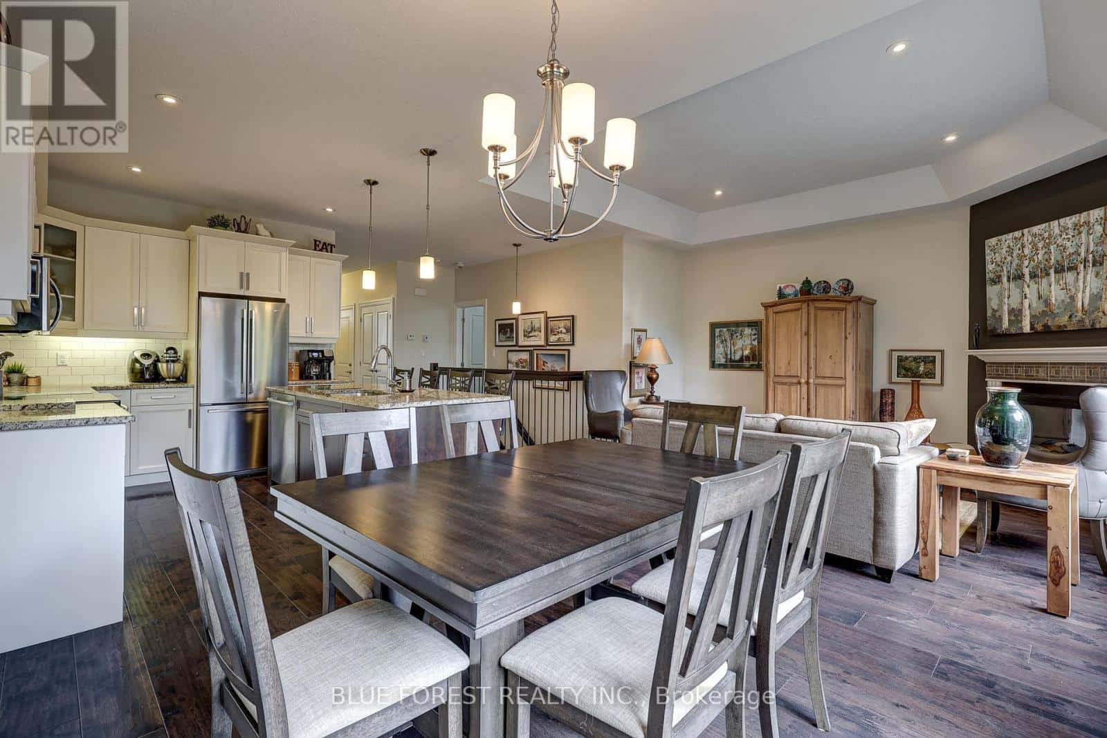 81 - 9 DAUSETT DRIVE — Middlesex Centre (Kilworth), Ontario - Photo 3 of 50