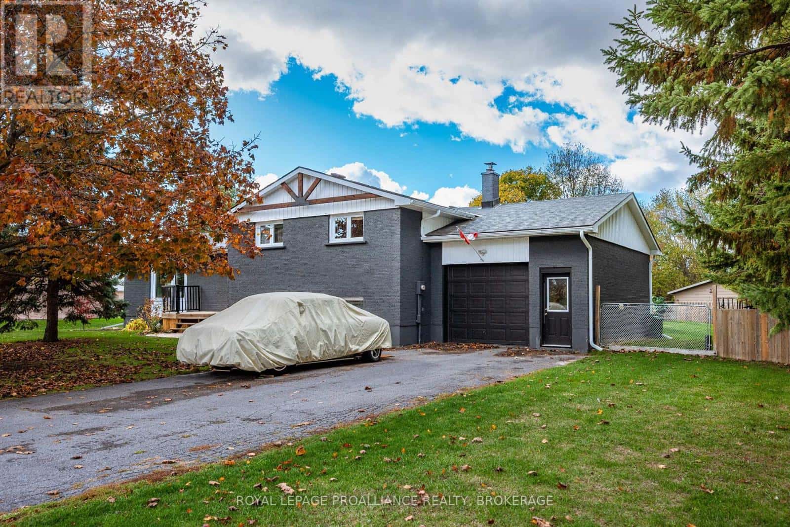 1415 MILDRED STREET — Kingston (City North of 401), Ontario - Photo 2 of 39