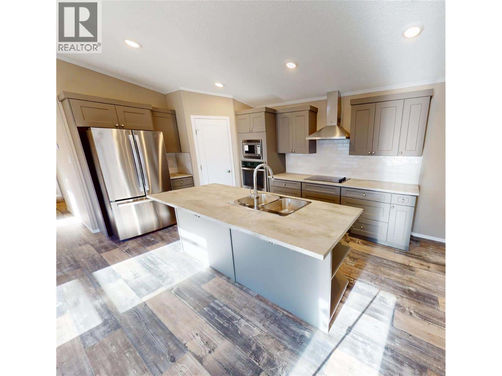 100 INDUSTRIAL 1 Road Unit# #78 — Sparwood, British Columbia - Photo 2 of 25