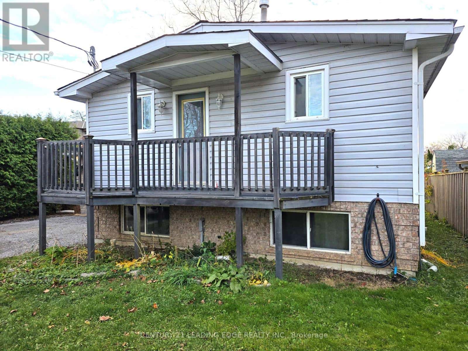 8 LORNE STREET — Georgina (Sutton & Jackson's Point), Ontario - Photo 3 of 16