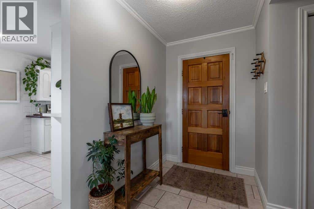 511 Centennial Avenue — Picture Butte, Alberta - Photo 4 of 50