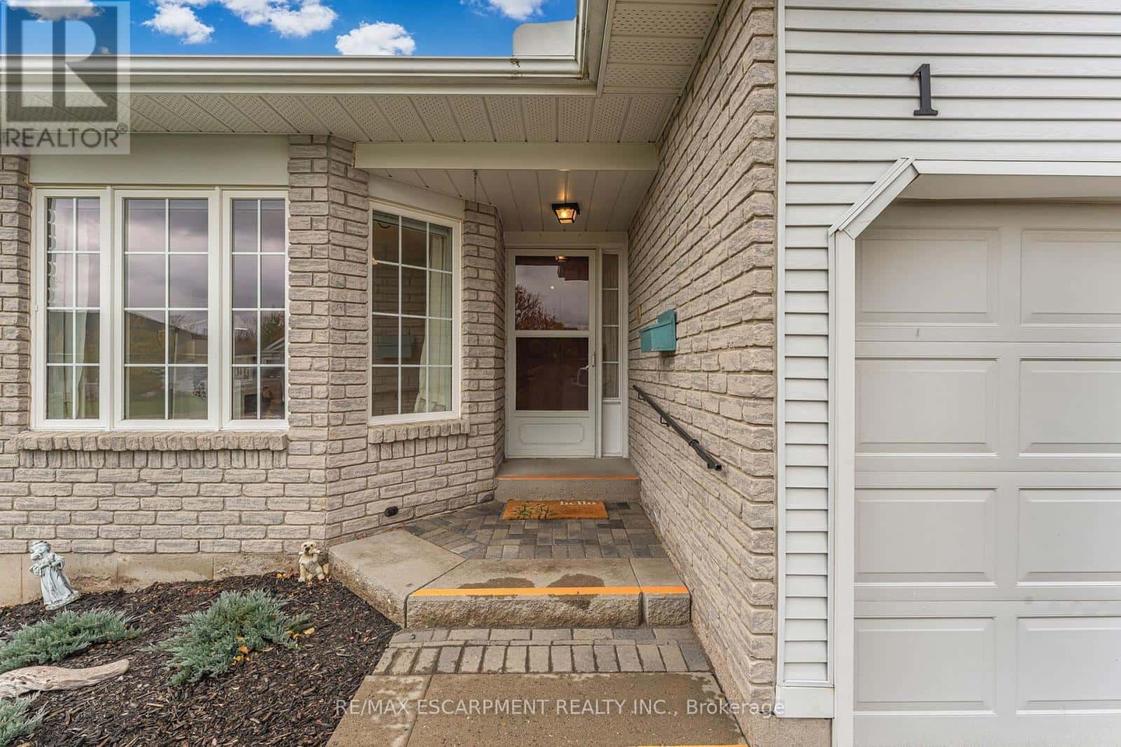 1 VILLAGE DRIVE — West Lincoln (Smithville), Ontario - Photo 3 of 44