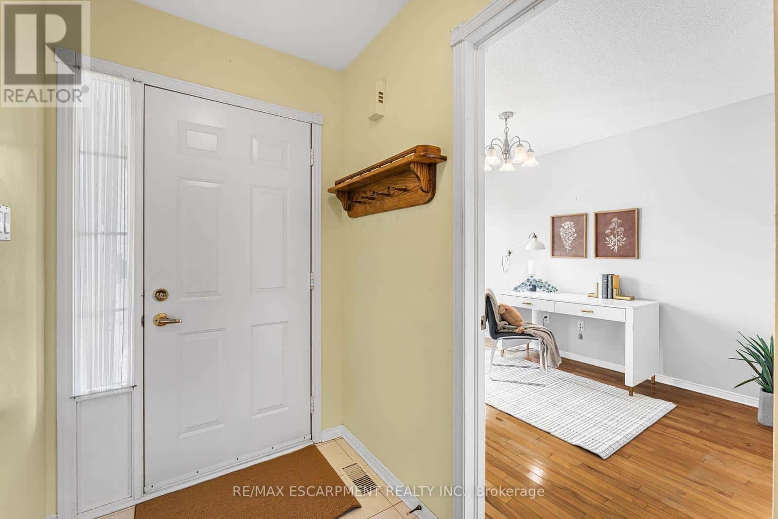 1 VILLAGE DRIVE — West Lincoln (Smithville), Ontario - Photo 5 of 44