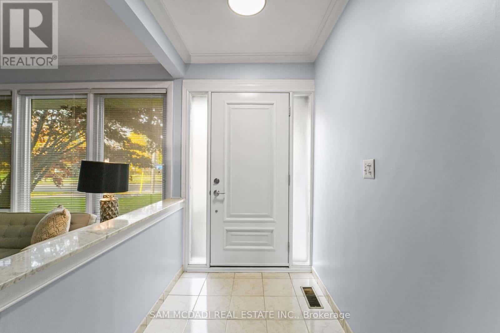 185 RATHBURN ROAD — Toronto (Princess-Rosethorn), Ontario - Photo 3 of 28