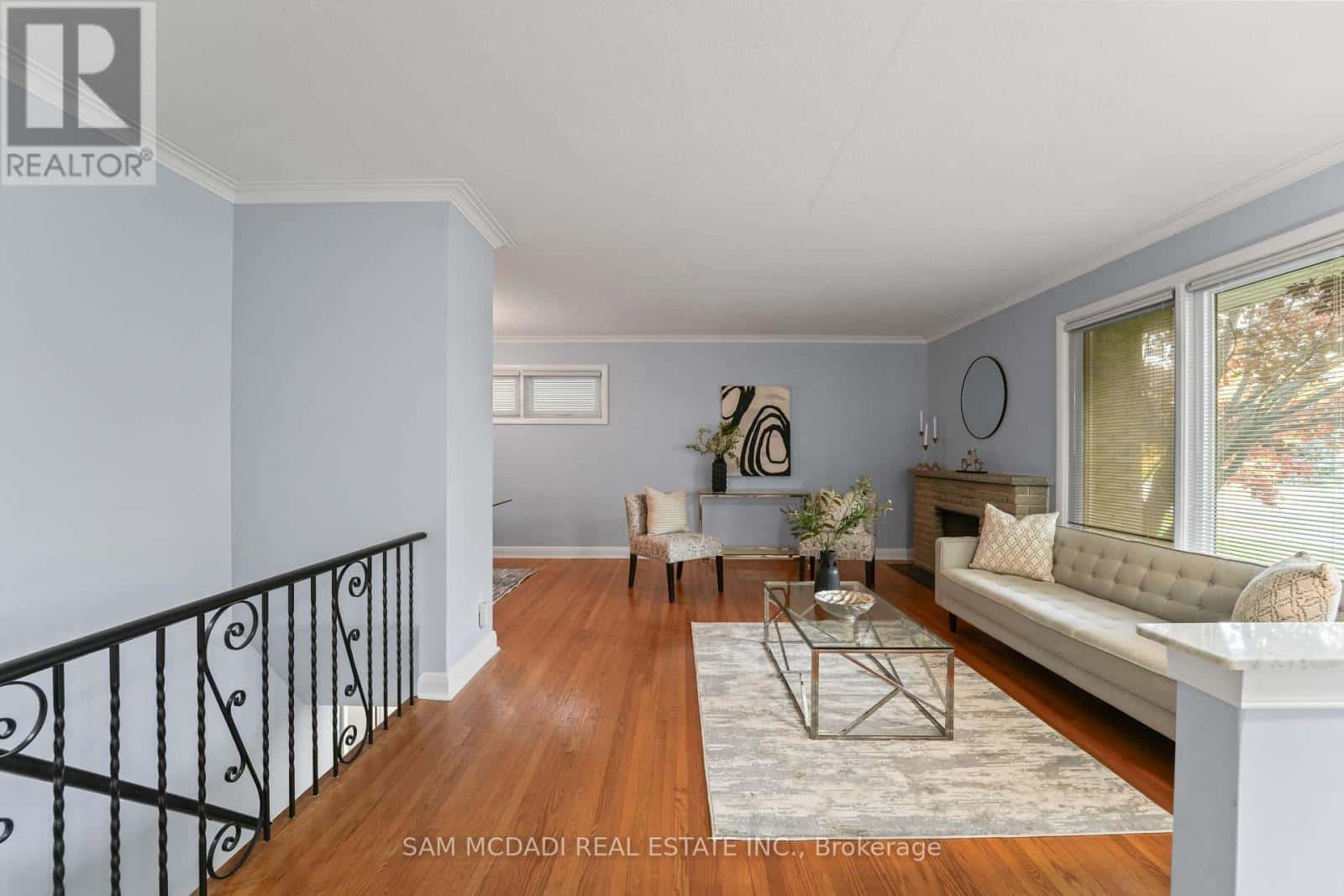 185 RATHBURN ROAD — Toronto (Princess-Rosethorn), Ontario - Photo 4 of 28