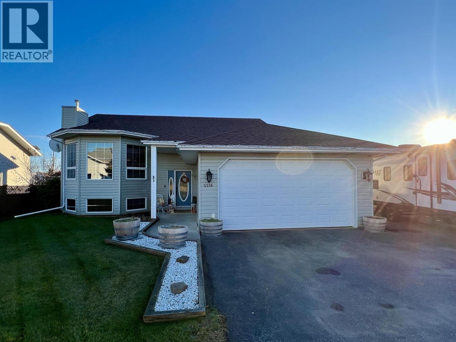 5516 W 57 STREET — Fort Nelson, British Columbia - Main photo