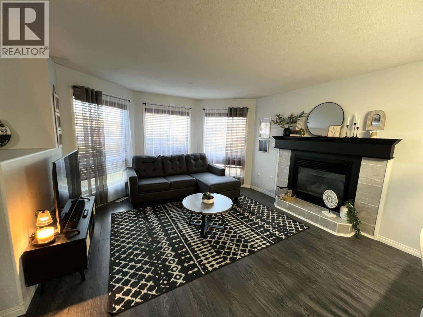 5516 W 57 STREET — Fort Nelson, British Columbia - Photo 5 of 38